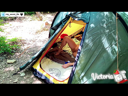 ❤️ Difilmkan di kamera Pria brengsek yang bersemangat dari Orang Asing di dalam tenda ❤️ Anal porno pada kami ❤
